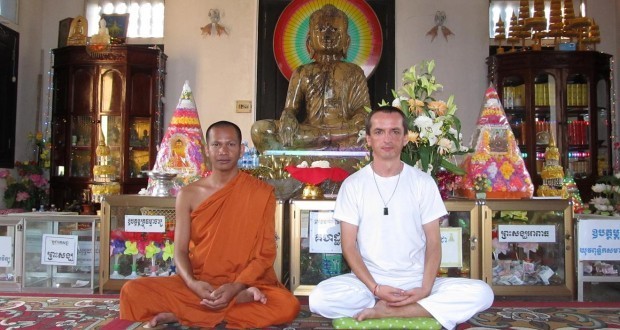 Kambodža - Wat Kultoteng - Buddhistický mnich Mettá