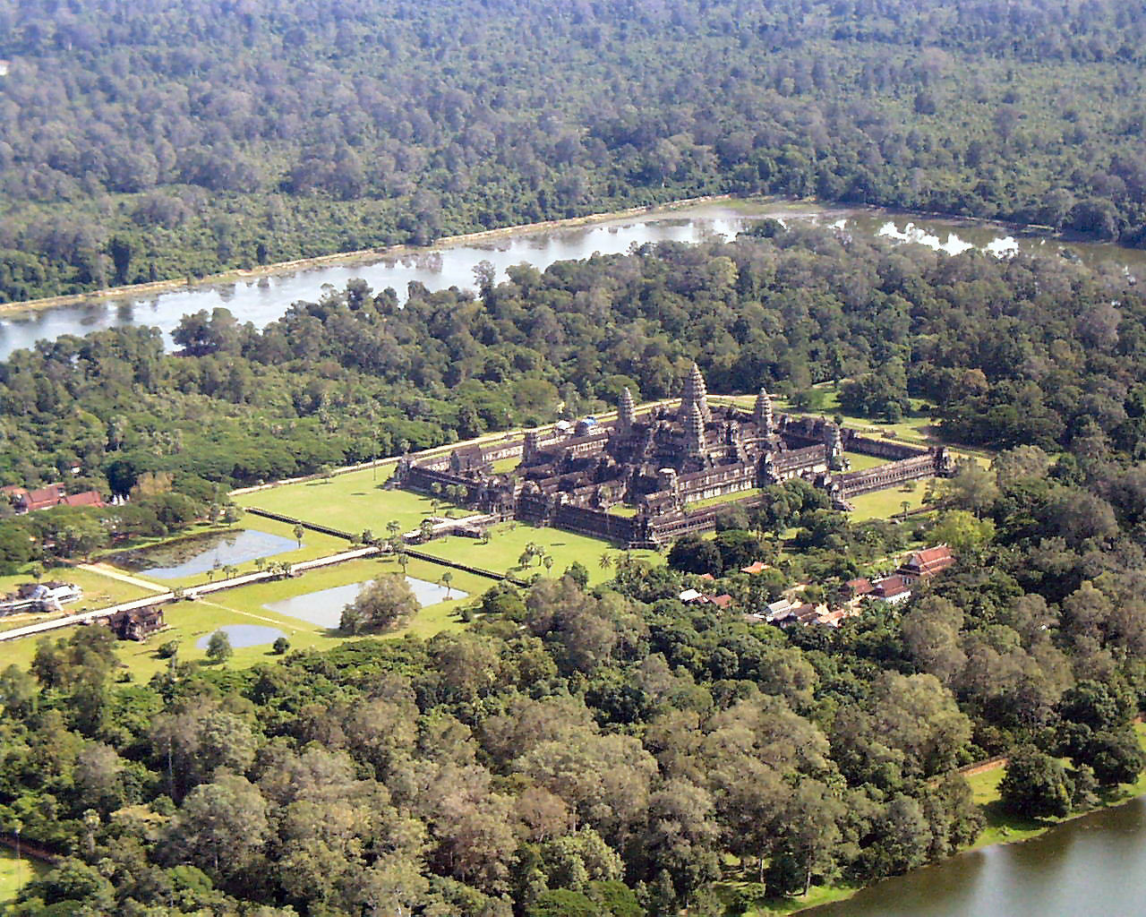 Angkor Wat pohled z helikoptéry