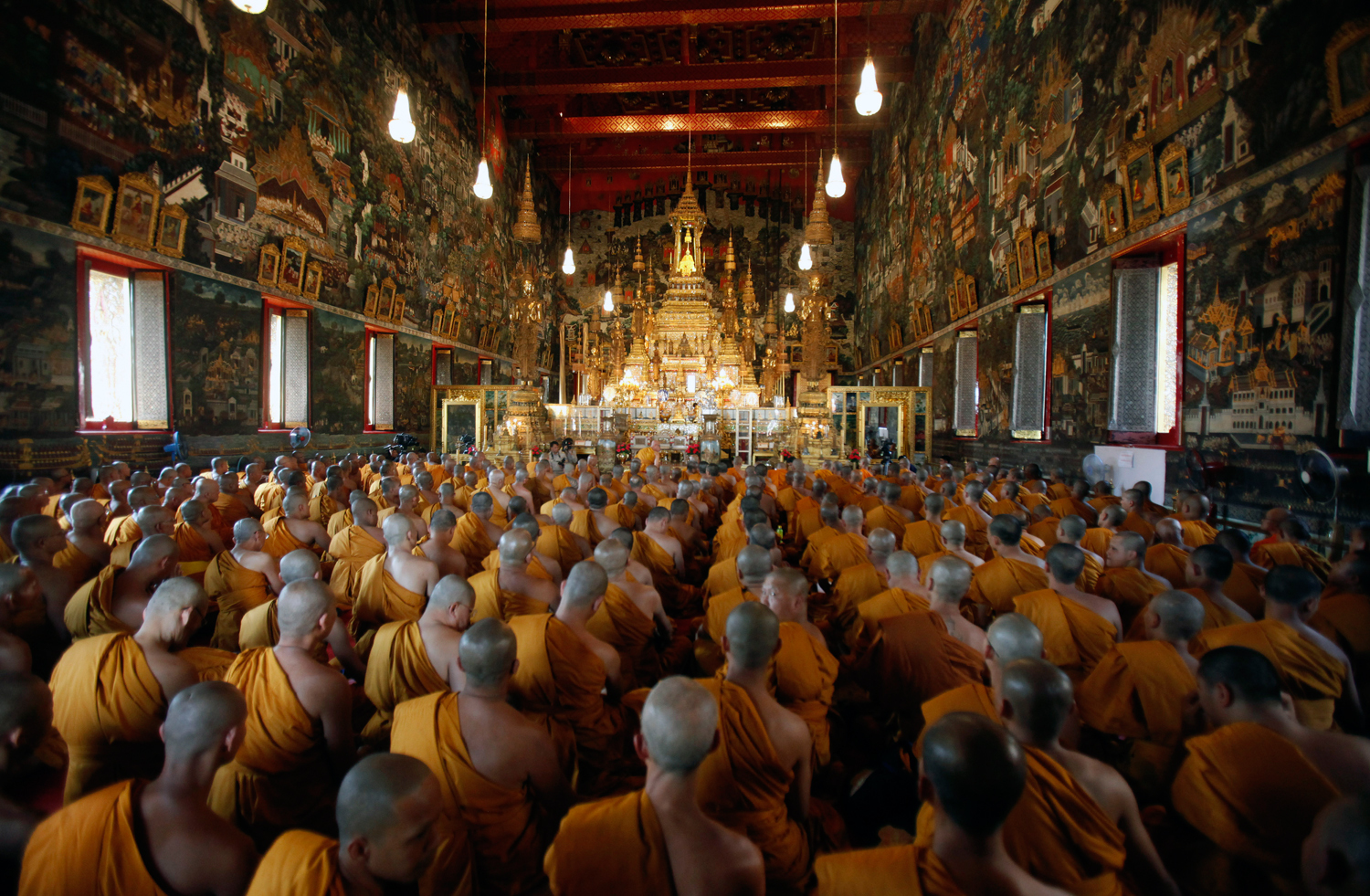 Wat Phra Kaeo - ceremonie k 84. výročí narození krále Rámy IX