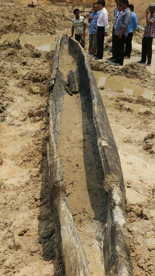 Osm set let starý člun nalezen v Angkoru