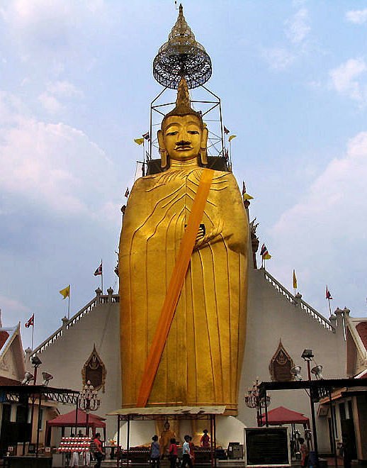 Majtréja ve Wat Intharawihan Bangkok