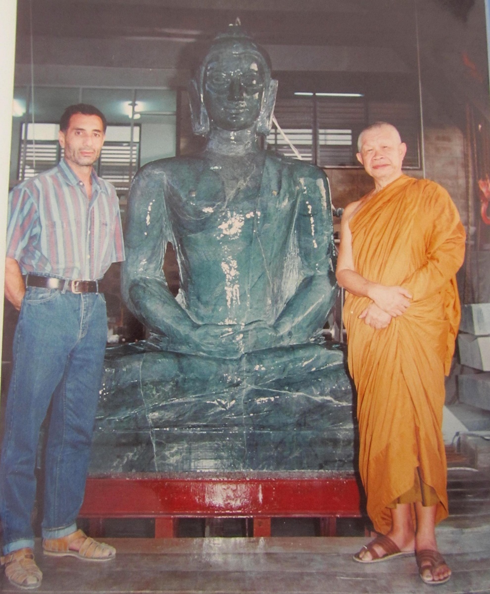 Nefritový Buddha těsně před dokončením