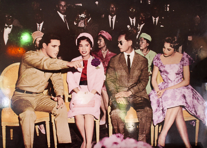Thajský Král Ráma IX. a Elvis Presley 1960