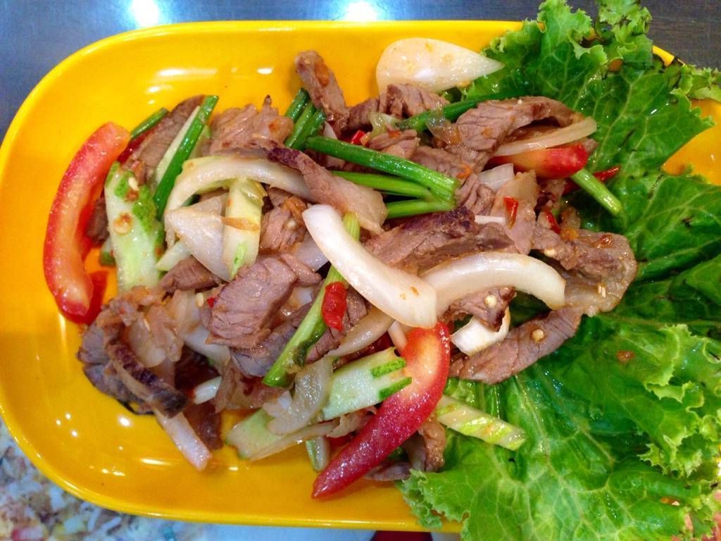 Thajský salát s grilovaným hovězím masem